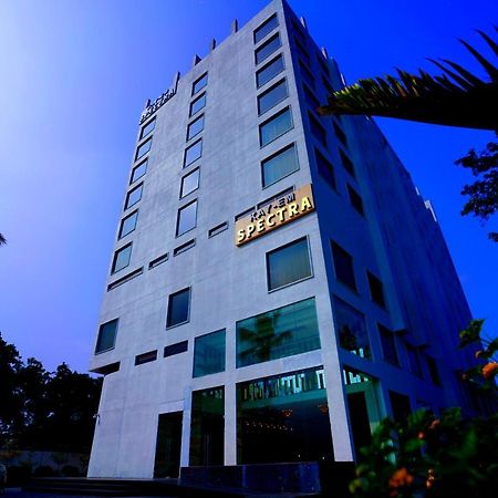 Kay-Em Spectra Hotel Csennai Kültér fotó