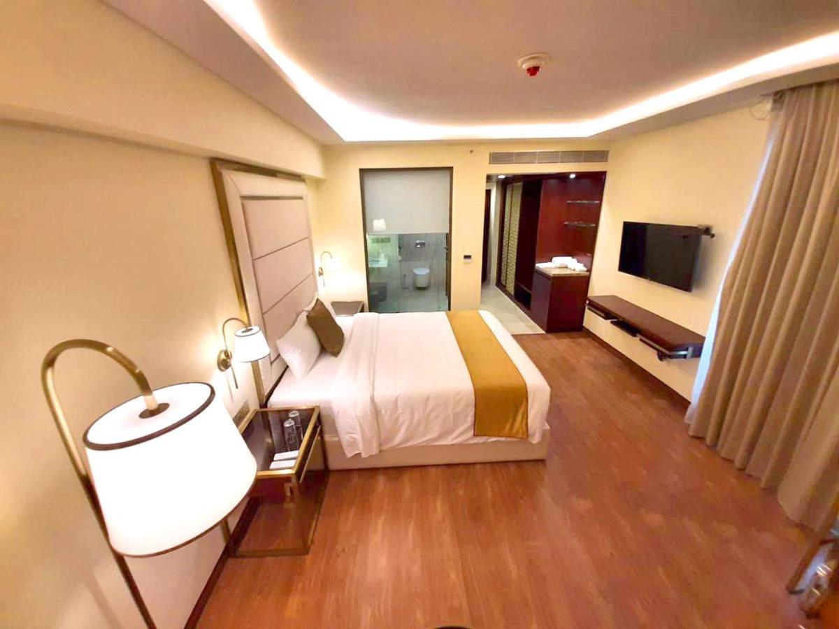 Kay-Em Spectra Hotel Csennai Kültér fotó