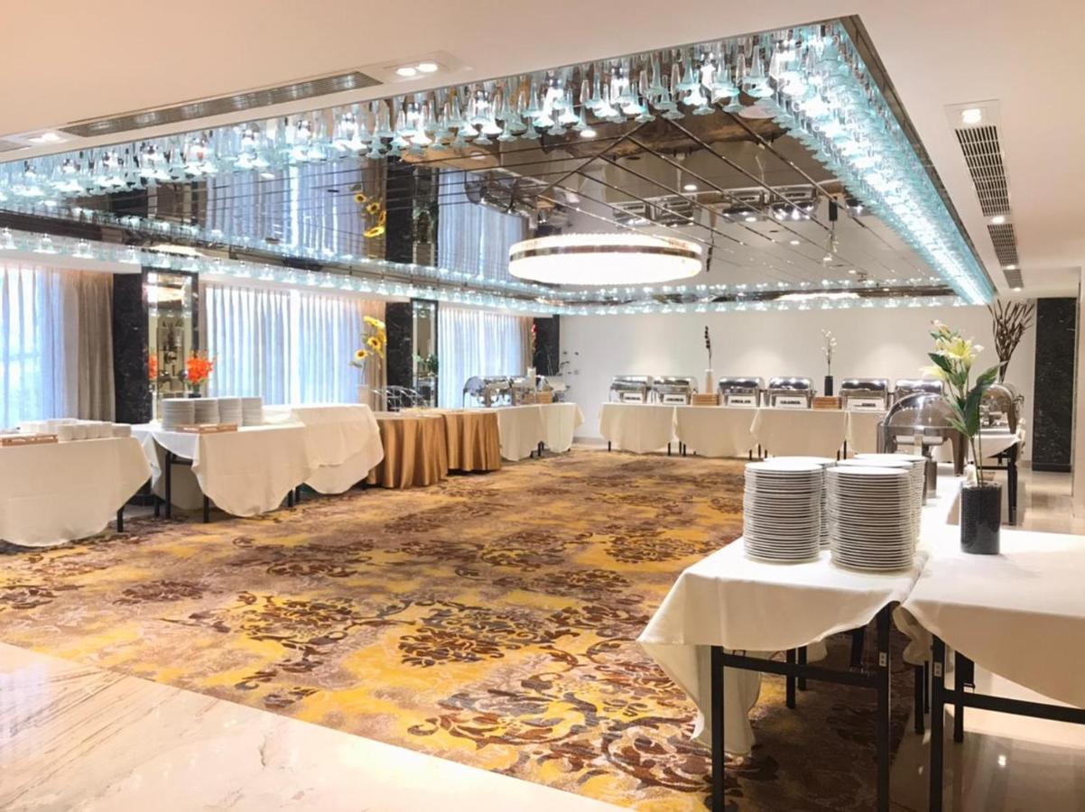 Kay-Em Spectra Hotel Csennai Kültér fotó