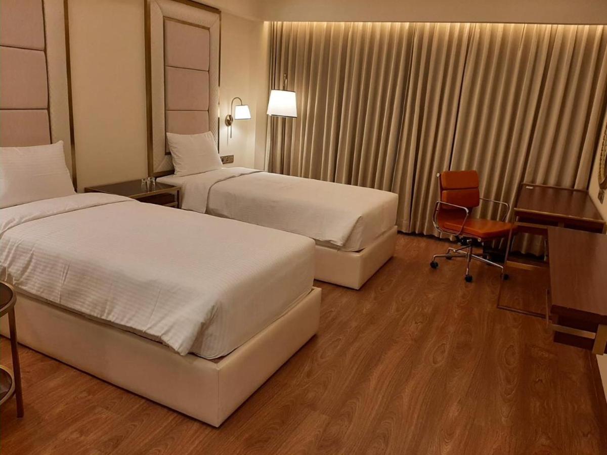 Kay-Em Spectra Hotel Csennai Kültér fotó