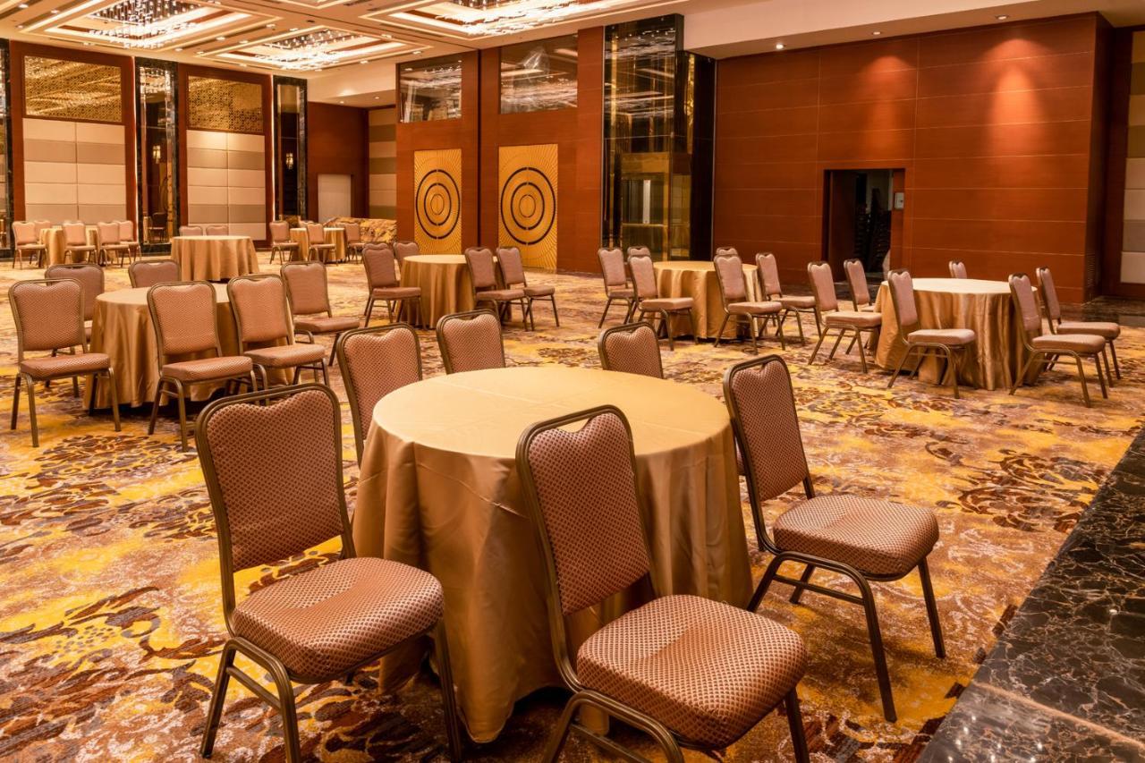 Kay-Em Spectra Hotel Csennai Kültér fotó