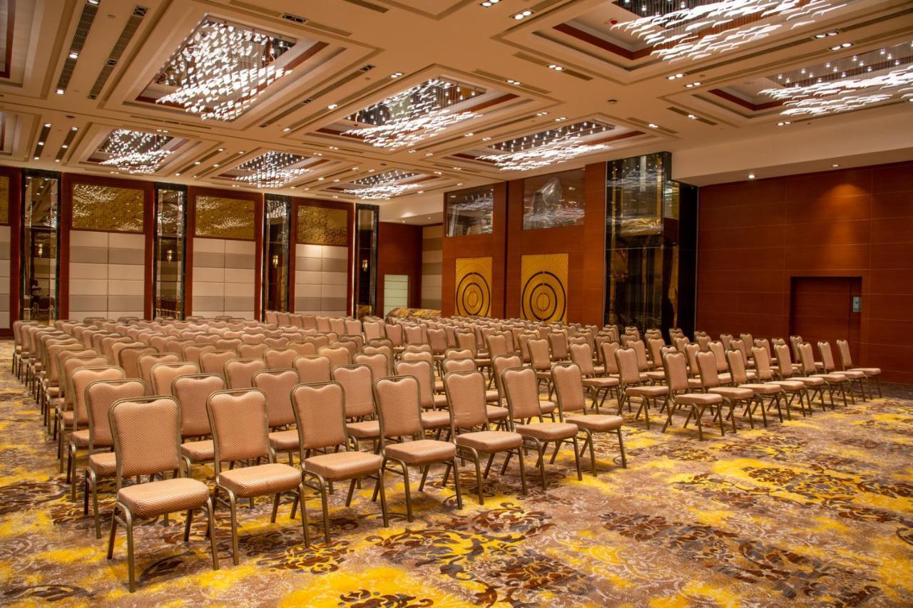 Kay-Em Spectra Hotel Csennai Kültér fotó